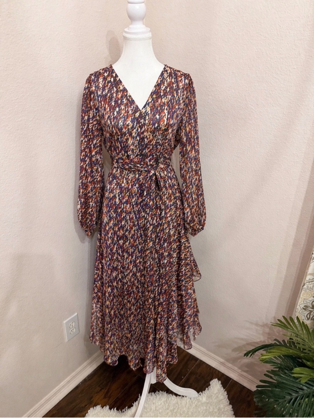 Vince Camuto Metallic Printed Maxi Dress  Elegant Flowy Belted Dress - Picture 4 of 4